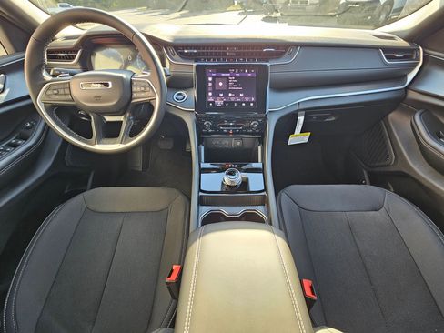 New 2025 Jeep Grand Cherokee 4WD image 9