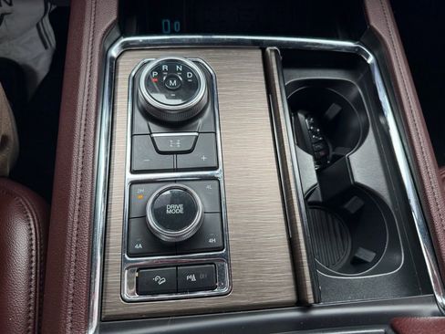 Used 2024 Ford Expedition Limited image 18