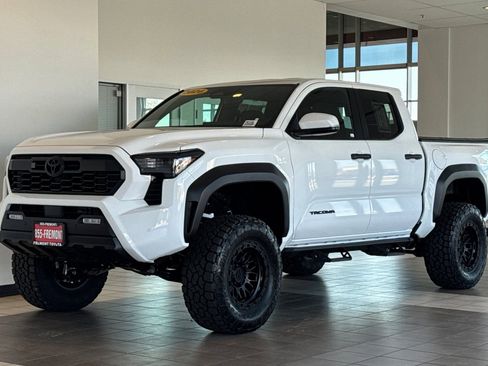 Used 2026 Toyota Tacoma TRD Off-Road w/ TRD Off Road Upgrade Package AWD/4WD image 8