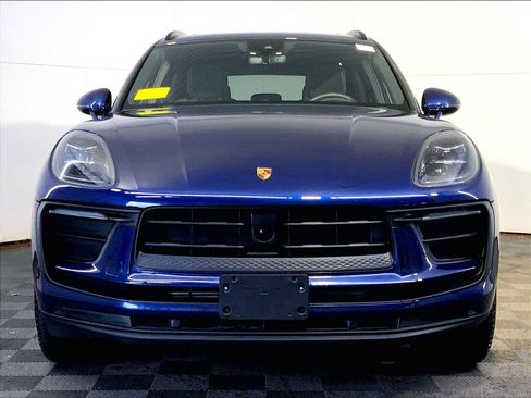 Certified 2025 Porsche Macan image 10