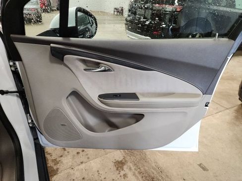 Used 2015 Chevrolet Volt Premium w/ Premium Trim Package FWD image 33