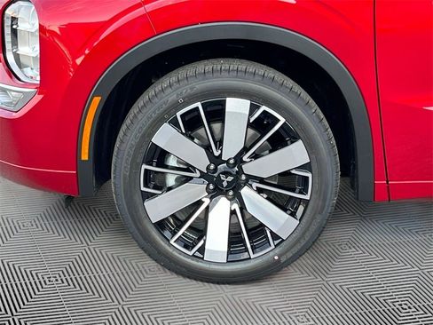 New 2025 Mitsubishi Outlander SEL image 33