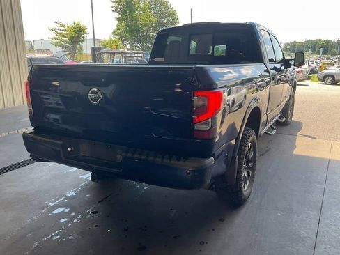 Used 2018 Nissan Titan PRO-4X w/ Pro-4x Convenience Package AWD/4WD image 2