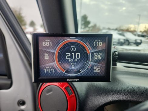 Used 2016 Jeep Wrangler Unlimited Sahara image 34