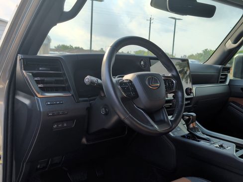 Used 2025 Lexus GX 550 w/ Cold Area Package image 12