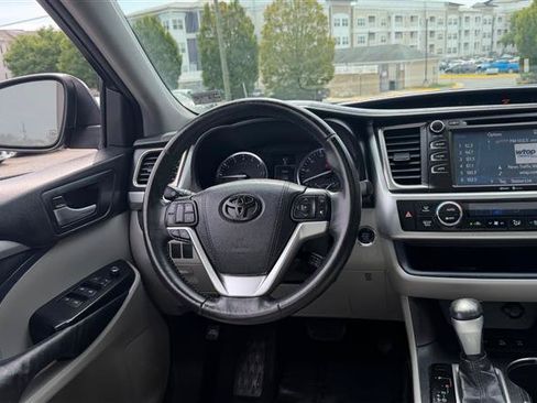 Used 2015 Toyota Highlander XLE AWD/4WD image 28