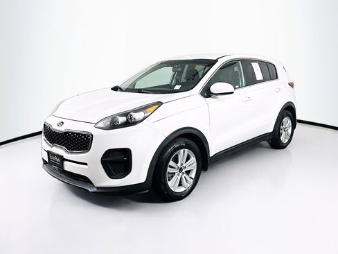 Used 2017 Kia Sportage LX image 3