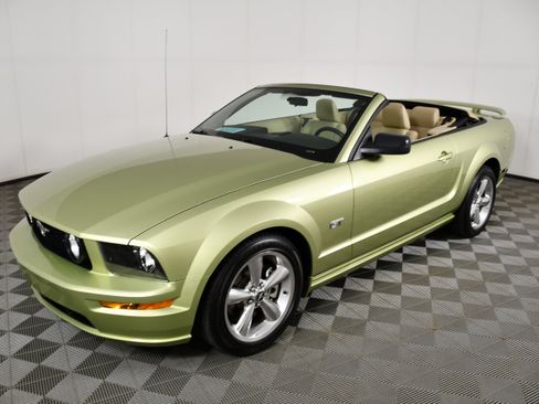 Used 2006 Ford Mustang GT RWD image 10