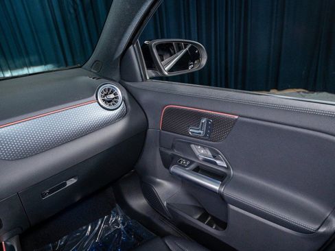 Certified 2025 Mercedes-Benz GLA 250 image 21