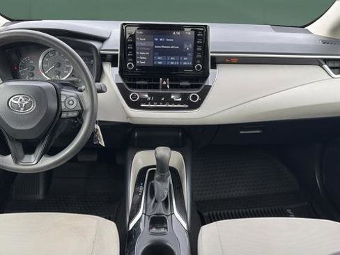 Used 2021 Toyota Corolla LE image 18