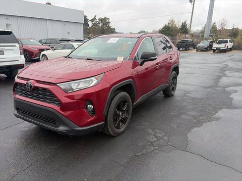 Used 2020 Toyota RAV4 XLE w/ Convenience Package image 3