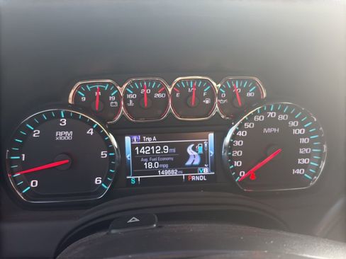 Used 2018 Chevrolet Suburban LT image 21