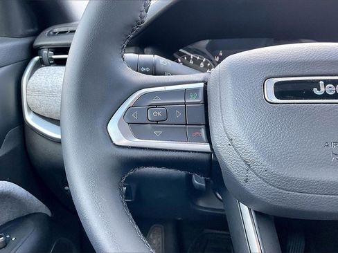 Used 2024 Jeep Compass Latitude w/ Sun and Sound Group image 10