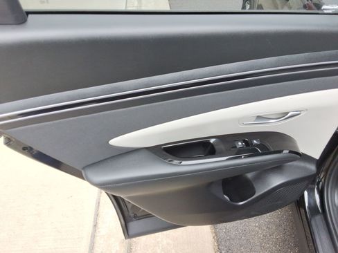 Used 2023 Hyundai Tucson Limited image 22