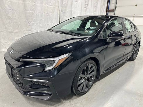 Used 2025 Toyota Corolla SE image 3