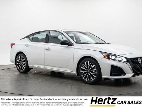 Used 2025 Nissan Altima 2.5 SV FWD image 1