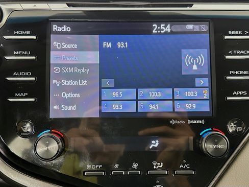 Used 2019 Toyota Camry XLE image 21