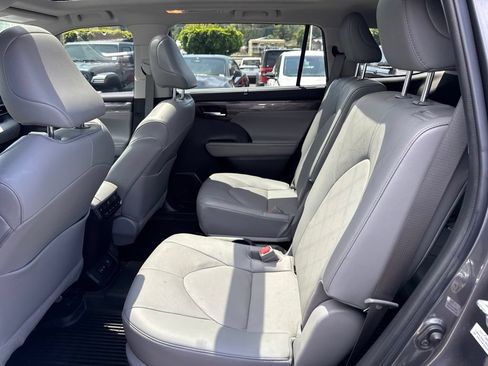 Used 2022 Toyota Highlander Platinum AWD/4WD image 7