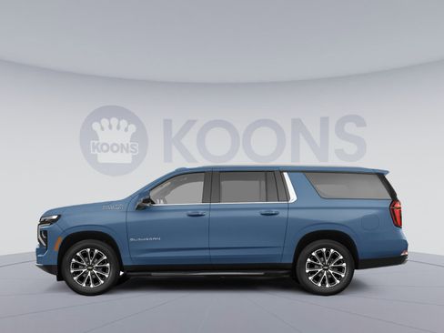 Used 2026 Chevrolet Suburban High Country AWD/4WD image 2