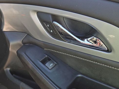 Used 2022 Chevrolet Traverse LT image 14