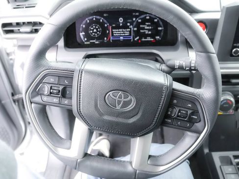Used 2025 Toyota 4Runner TRD Off-Road AWD/4WD image 17
