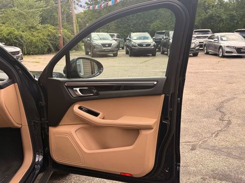 Used 2019 Porsche Macan AWD/4WD image 22