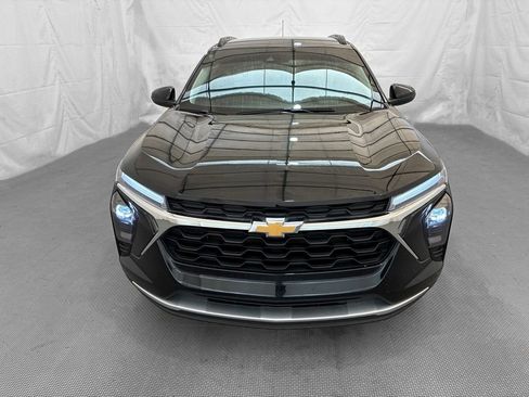 Used 2025 Chevrolet Trax LT w/ Driver Confidence Package FWD image 2