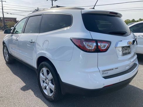 Used 2017 Chevrolet Traverse LT w/ Style and Technology Package image 6