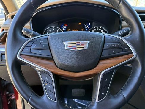 Used 2017 Cadillac XT5 Platinum image 29