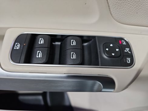 New 2025 Mercedes-Benz GLB 250 image 28