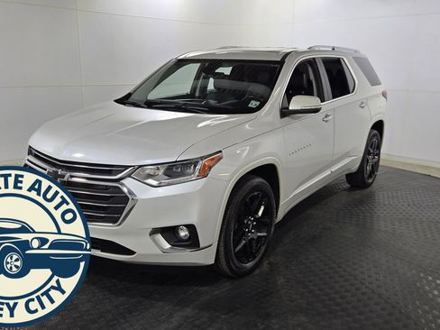 Used 2021 Chevrolet Traverse Premier image 3