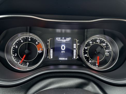 Used 2019 Jeep Cherokee Latitude Plus image 25