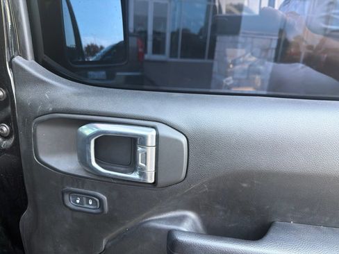 Used 2022 Jeep Gladiator Sport AWD/4WD image 20
