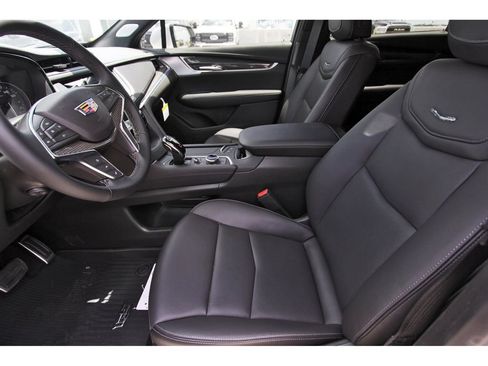New 2026 Cadillac XT5 Sportv w/ LPO, Onyx Lite Package AWD/4WD image 6