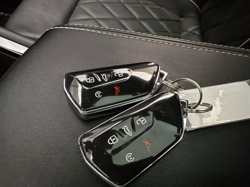 Used 2024 Volkswagen Atlas SEL Premium R-Line image 23