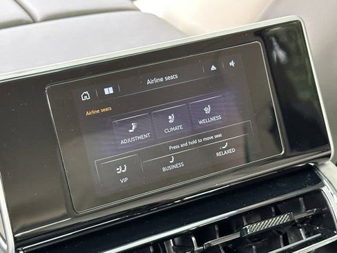 New 2024 Bentley Bentayga Extended Wheelbase image 37