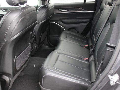 Used 2022 Jeep Grand Cherokee Limited image 18