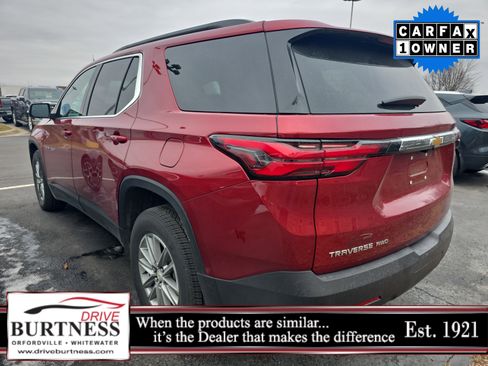 Used 2023 Chevrolet Traverse LT w/ Rear Camera Mirror Package image 3