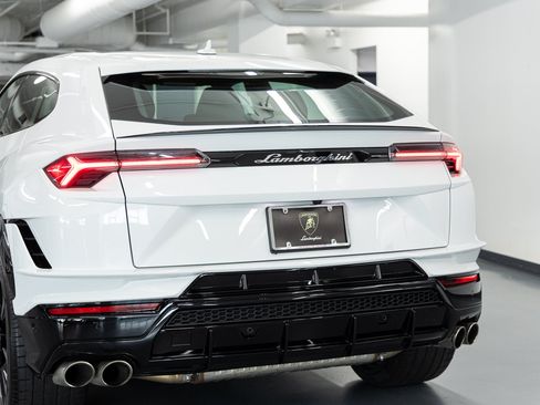 Used 2024 Lamborghini Urus S AWD/4WD image 7