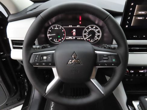 New 2026 Mitsubishi Outlander SE AWD/4WD image 14