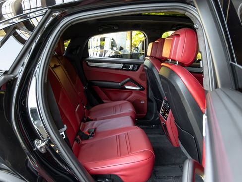 Certified 2022 Porsche Cayenne Turbo S AWD/4WD image 53