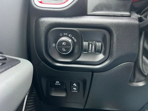 Used 2019 RAM 1500 Big Horn AWD/4WD image 32