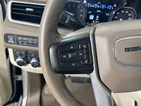 Used 2021 GMC Yukon Denali w/ Denali Premium Package image 16