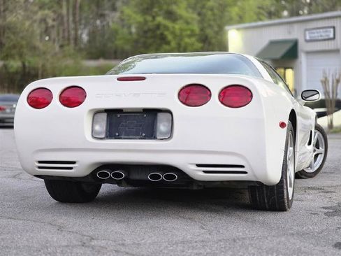 Used 2002 Chevrolet Corvette Coupe w/ Preferred Equipment Group1 image 4