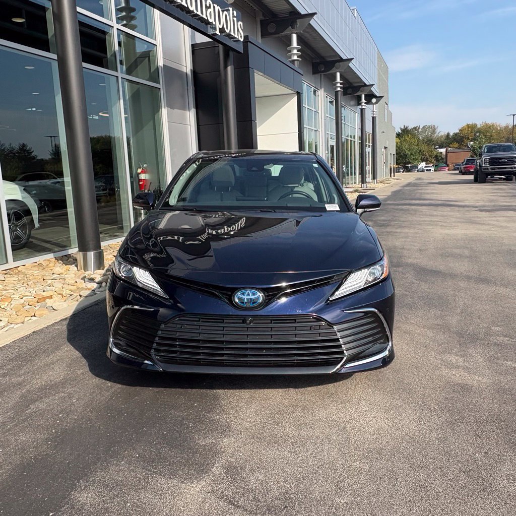 Used 2021 Toyota Camry XLE w/ Navigation Upgrade Package FWD image 3