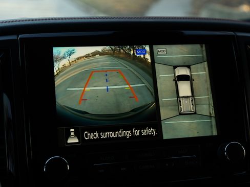 Used 2024 Nissan Titan PRO-4X w/ Pro-4x Convenience Package image 33