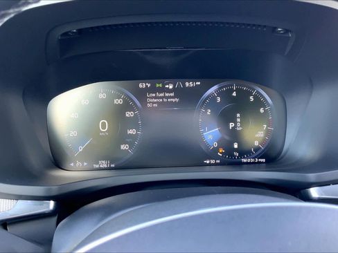 Used 2022 Volvo S60 B5 R-Design image 25