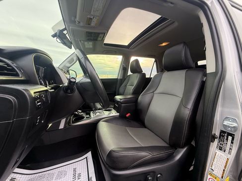 Used 2017 Toyota 4Runner SR5 Premium image 8