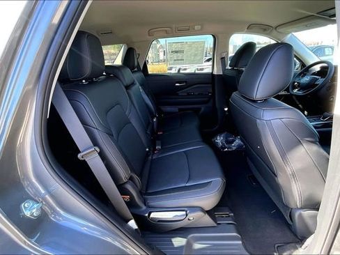New 2026 Nissan Pathfinder SL image 21