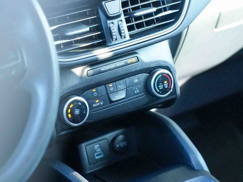 Used 2022 Ford Escape SE image 24